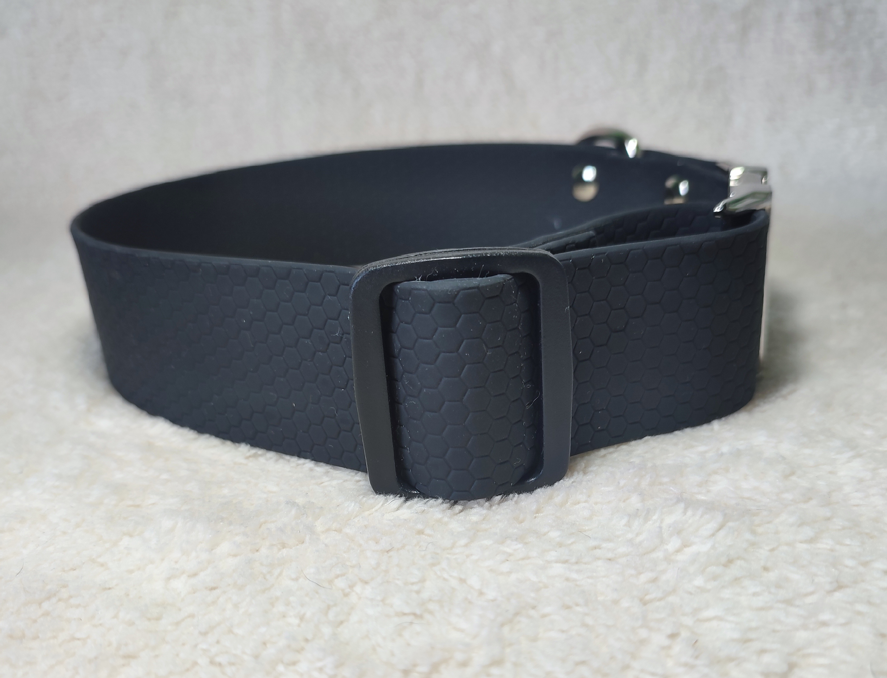 široký hexa obojek