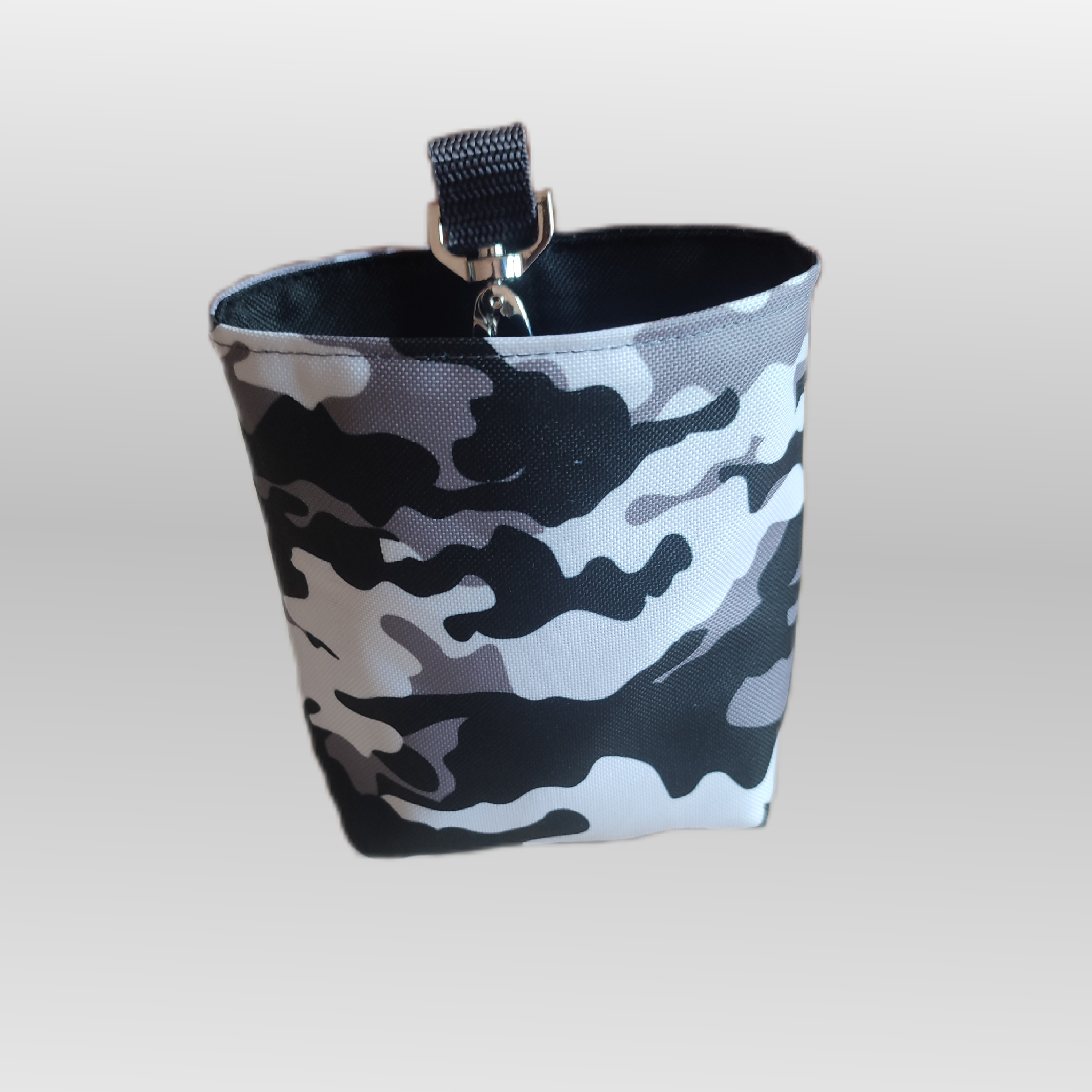 malý pamlskovník na karabinku