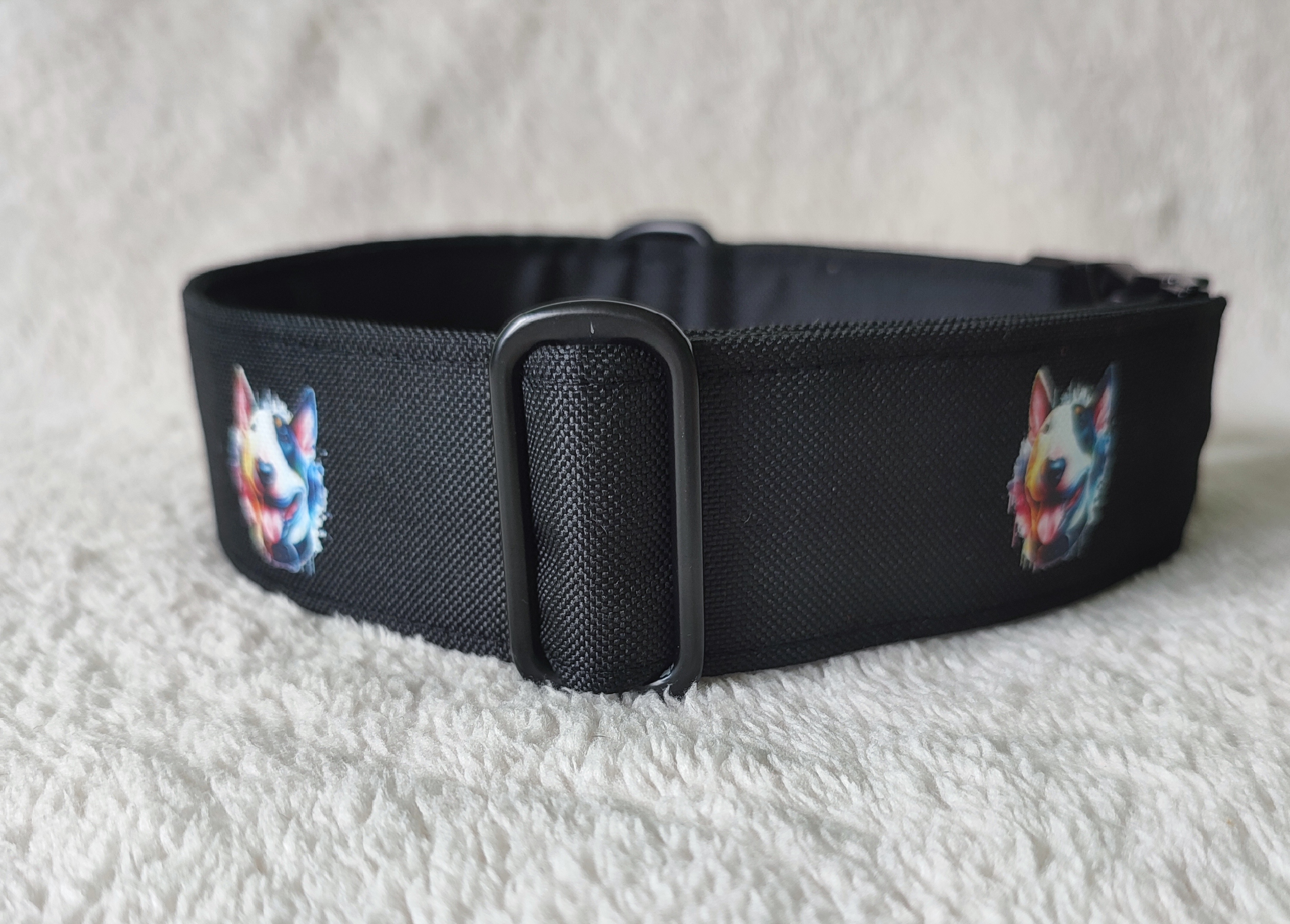 jednobarevný obojek s tiskem