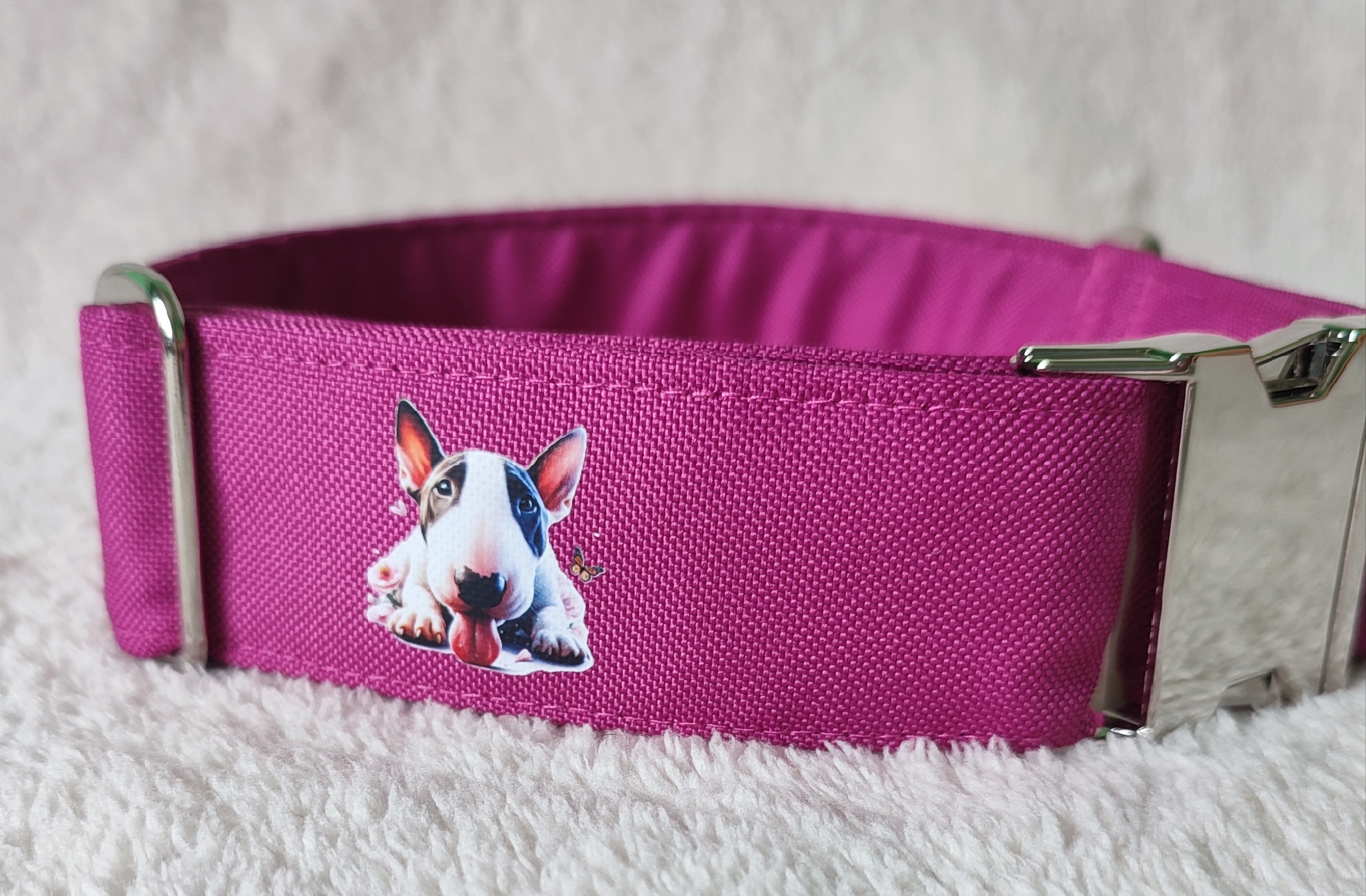 jednobarevný obojek s tiskem