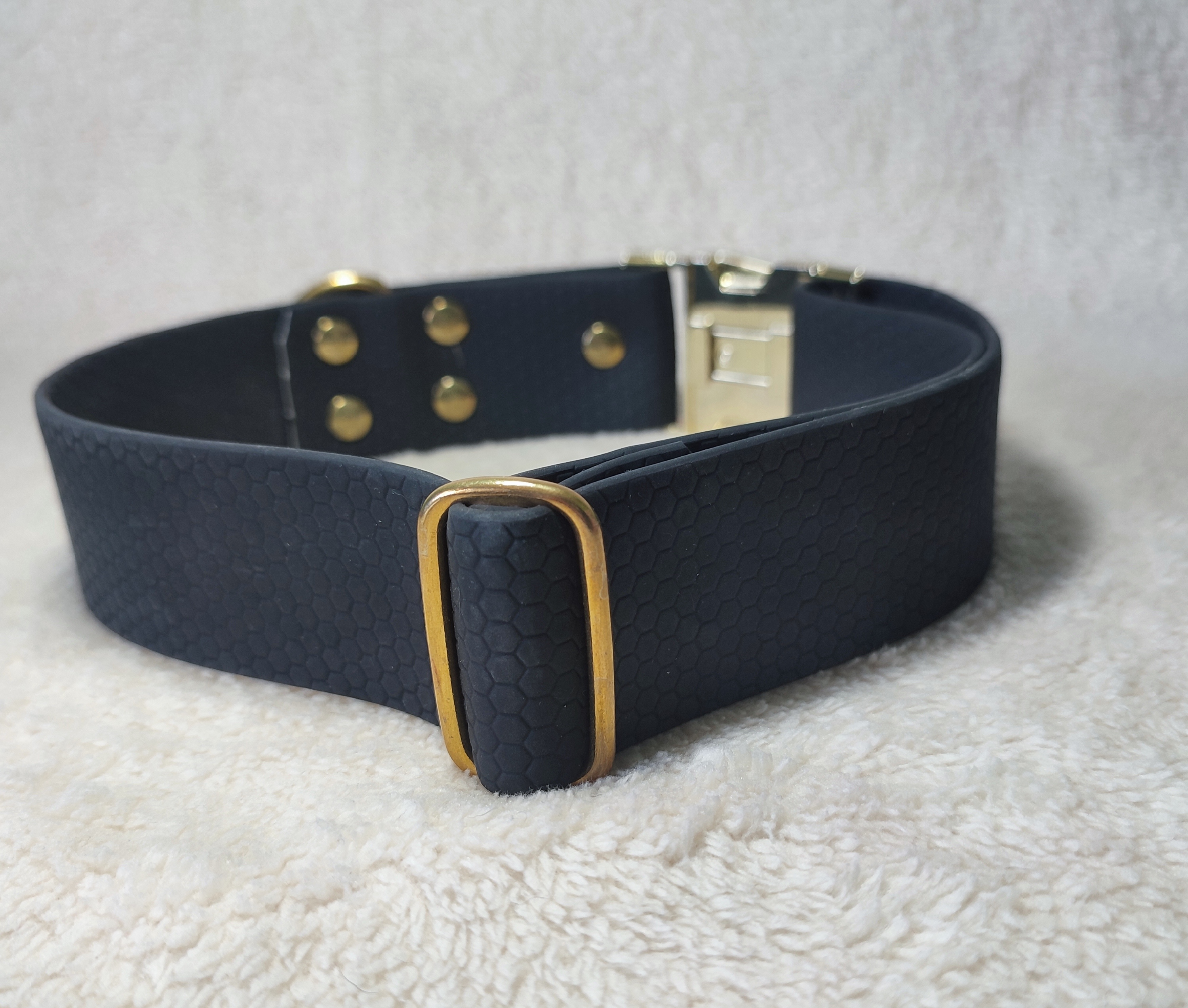 široký obojek hexa