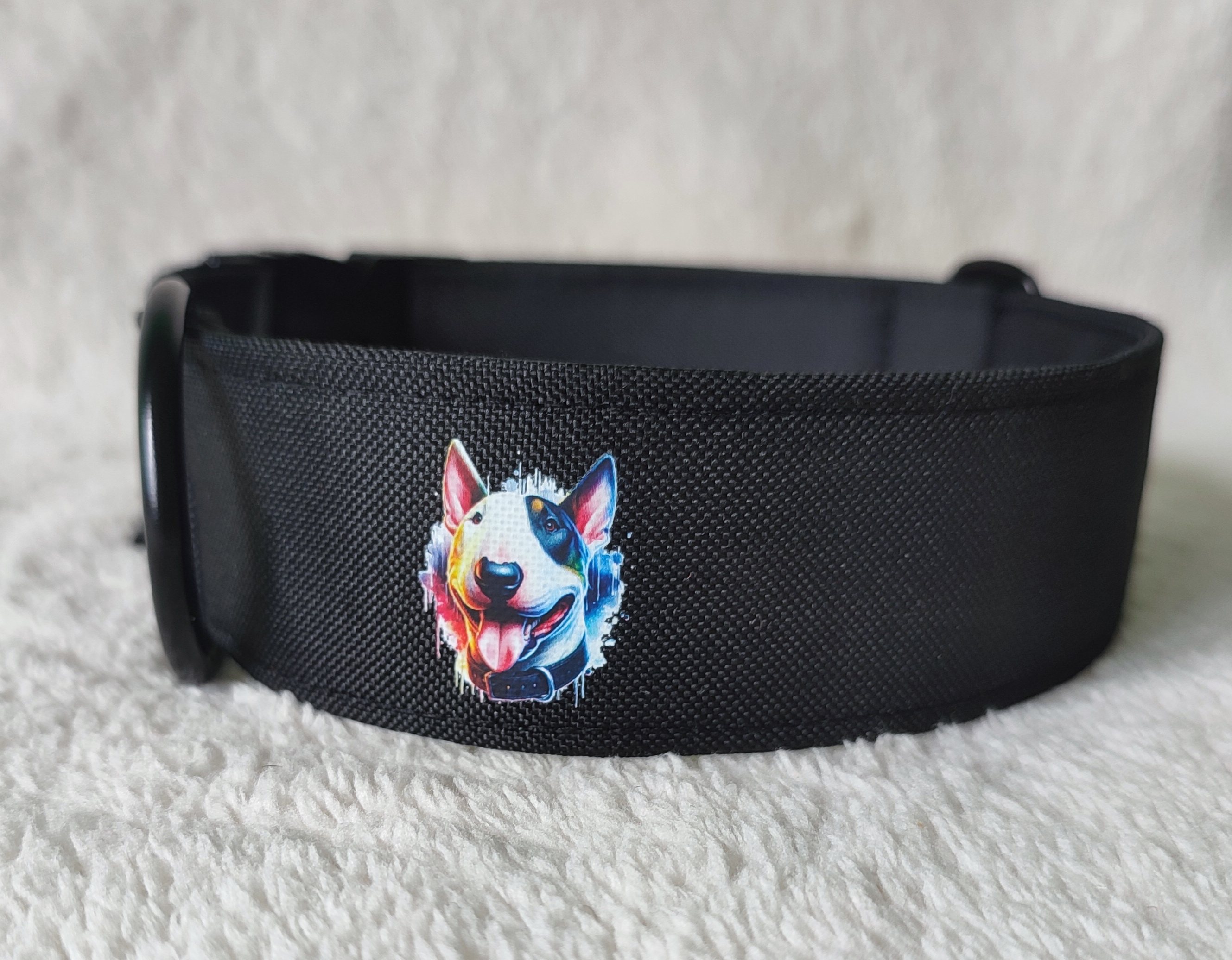 jednobarevný obojek s tiskem