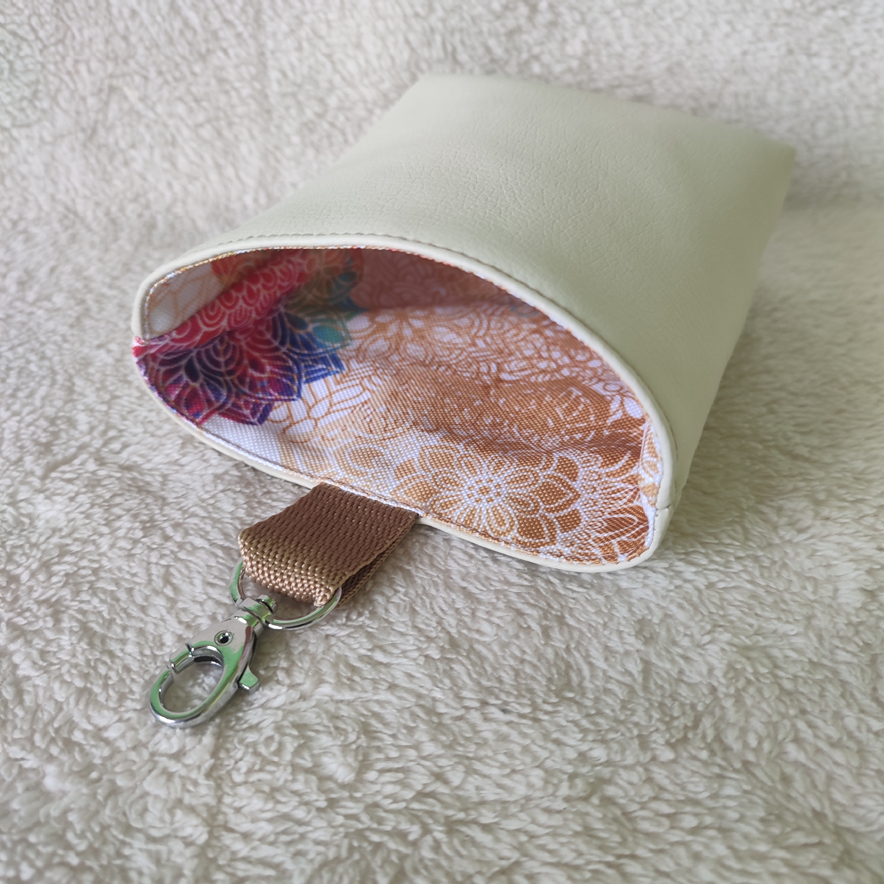 malý pamlskovník na karabinku